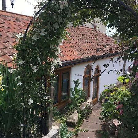 The Hideaway - A Charming, Unique Retreat In Long Ashton, 別荘 *