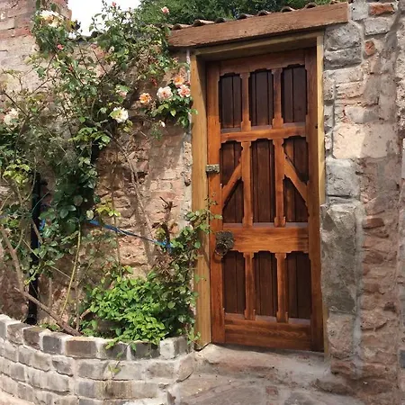 The Hideaway - A Charming, Unique Retreat In Long Ashton,