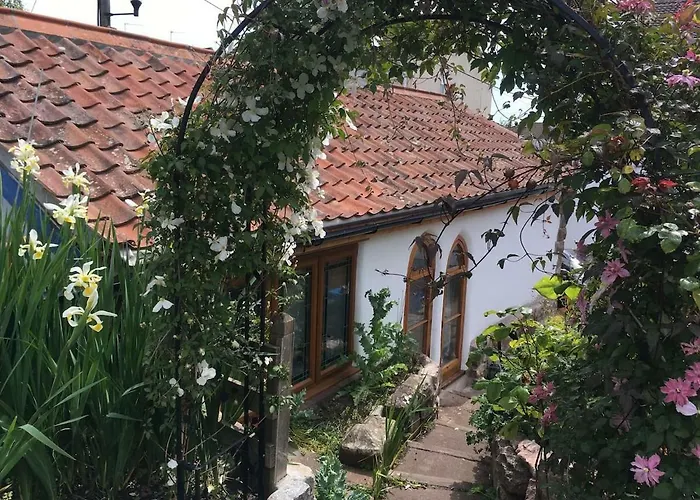 The Hideaway - A Charming, Unique Retreat In Long Ashton, Feriehus *