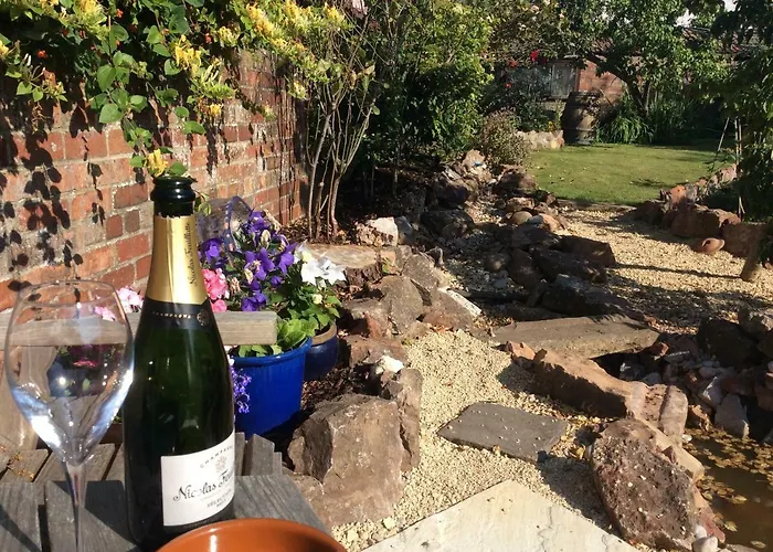 بيت للعطل The Hideaway - A Charming, Unique Retreat In Long Ashton,