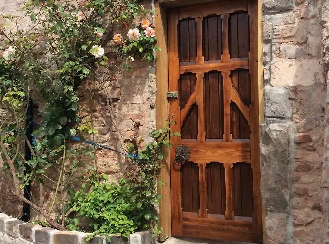 The Hideaway - A Charming, Unique Retreat In Long Ashton,